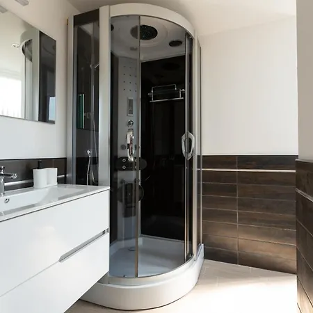 Easytopstay - Zara Bright Flat Apartman